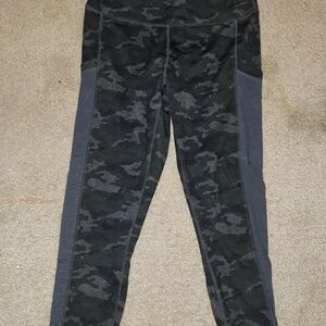 Fabletics Women's Grey Camouflage Powerhold 7/8 Leggings